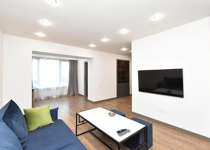 Beautiful Apartment Near The Republic Square