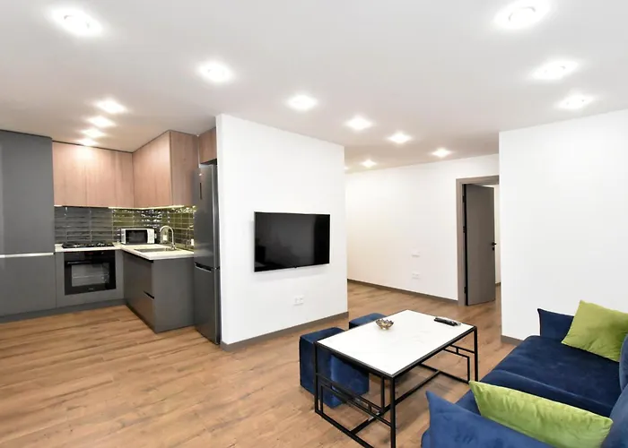 Beautiful Apartment Near The Republic Square
