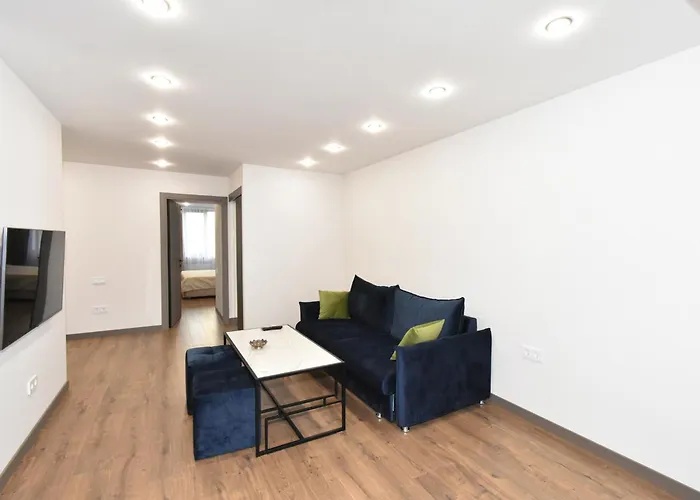 Beautiful Apartment Near The Republic Square